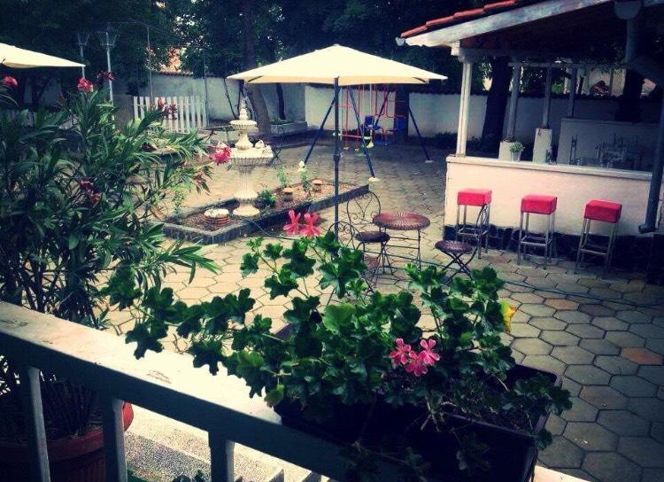 Hotel Shterev Sopot Buitenkant foto
