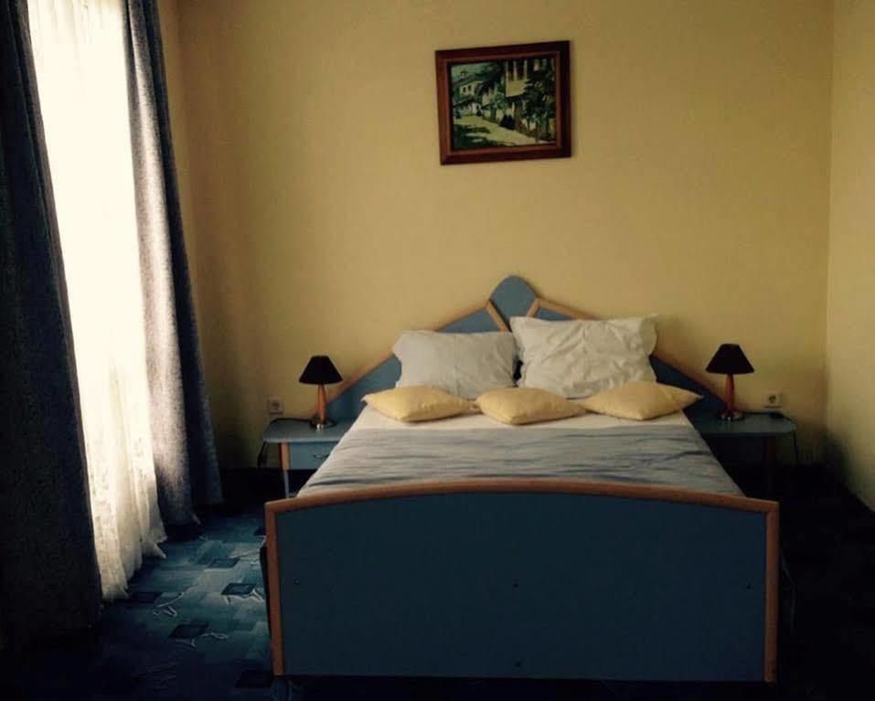Hotel Shterev Sopot Buitenkant foto