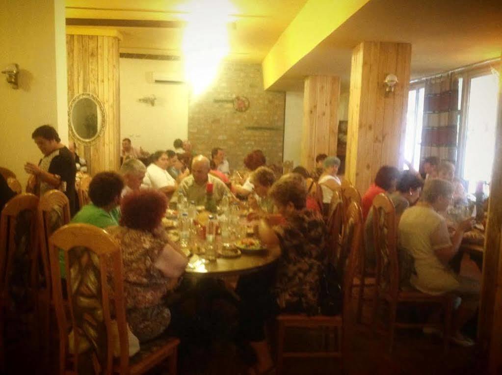 Hotel Shterev Sopot Buitenkant foto